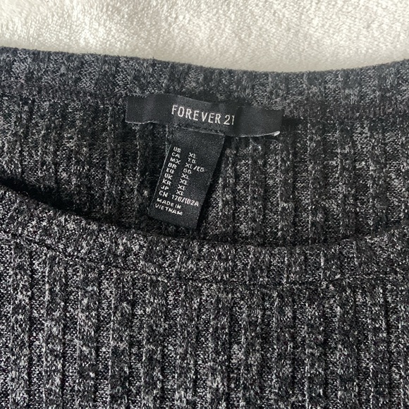 Womens Forever 21 Gray Long Sleeve Crop Top - size XL - Picture 2 of 4